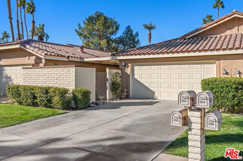 302 Villena Way Palm Desert, CA 92260