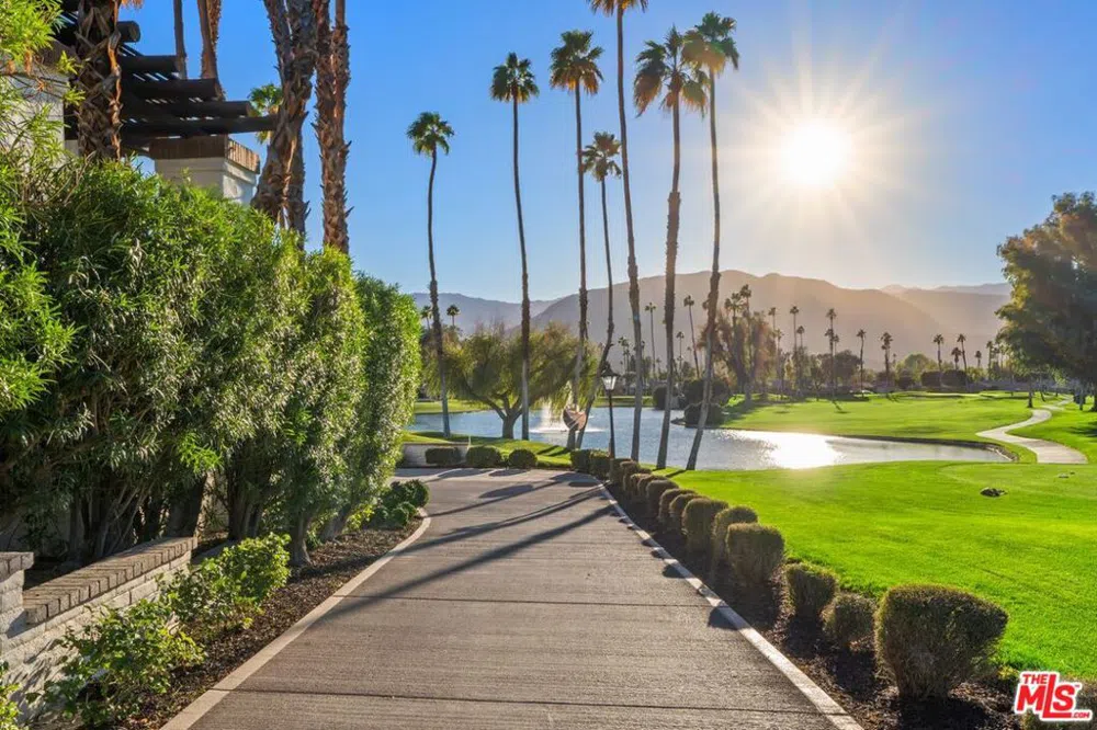 302 Villena Way Palm Desert, CA 92260