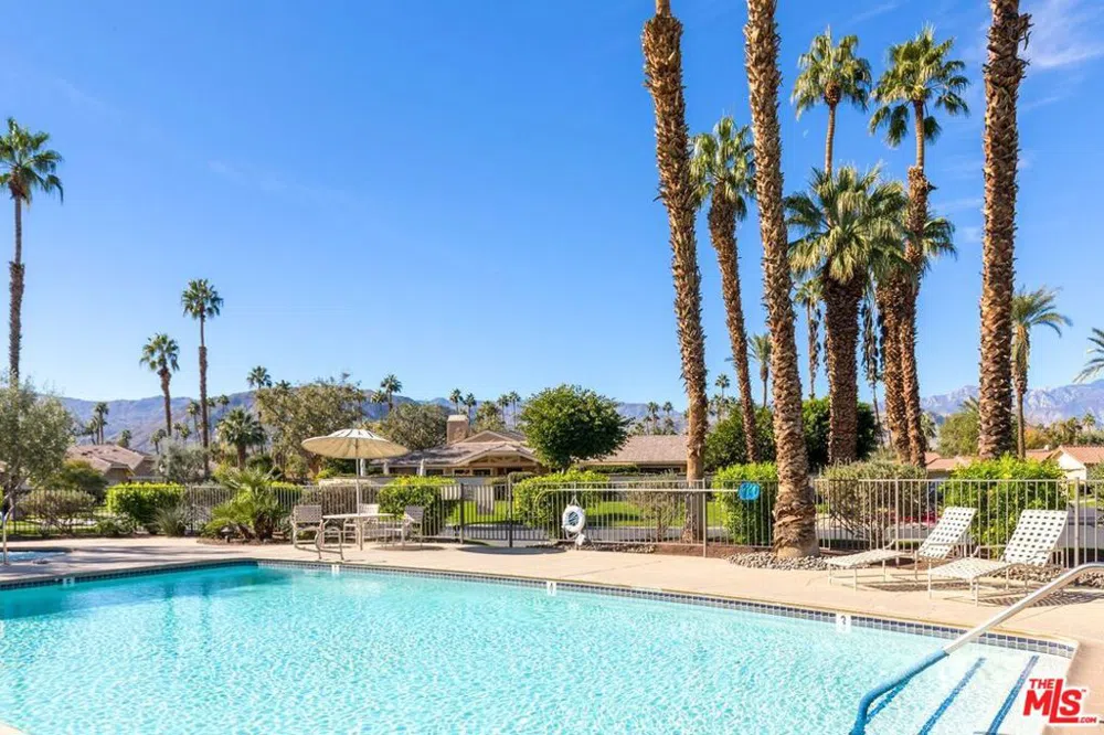 302 Villena Way Palm Desert, CA 92260