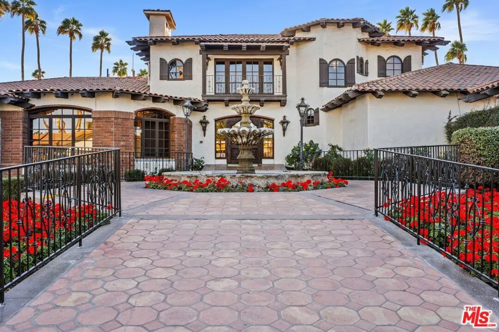 302 Villena Way Palm Desert, CA 92260