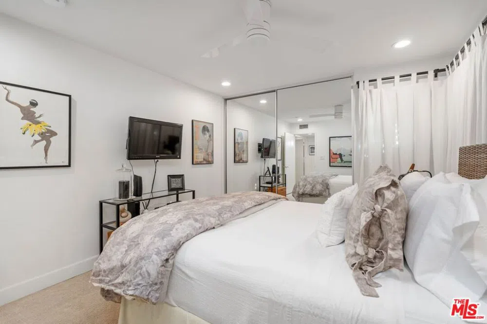 302 Villena Way Palm Desert, CA 92260