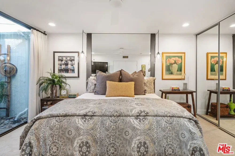 302 Villena Way Palm Desert, CA 92260