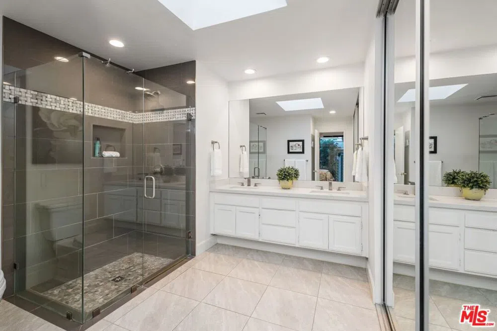 302 Villena Way Palm Desert, CA 92260