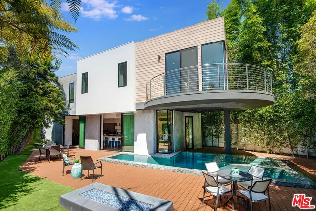 152 S Laurel Avenue Los Angeles, CA 90048