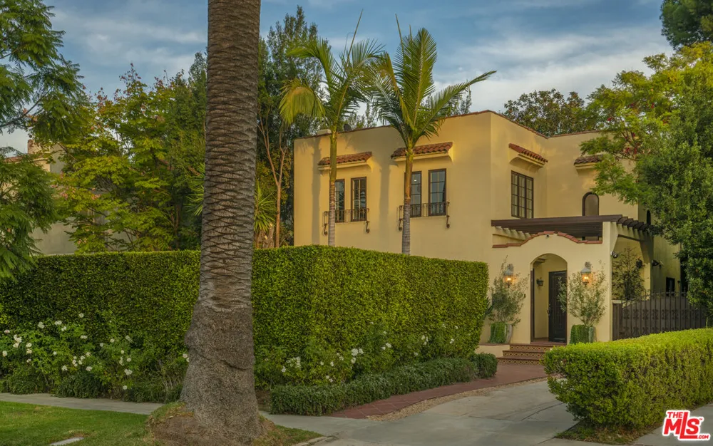 902 S Victoria Avenue Los Angeles, CA 90019