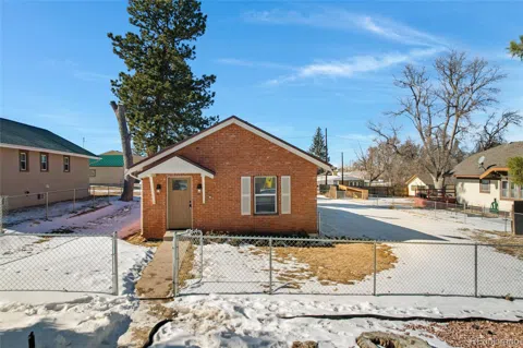 425 Pueblo Avenue