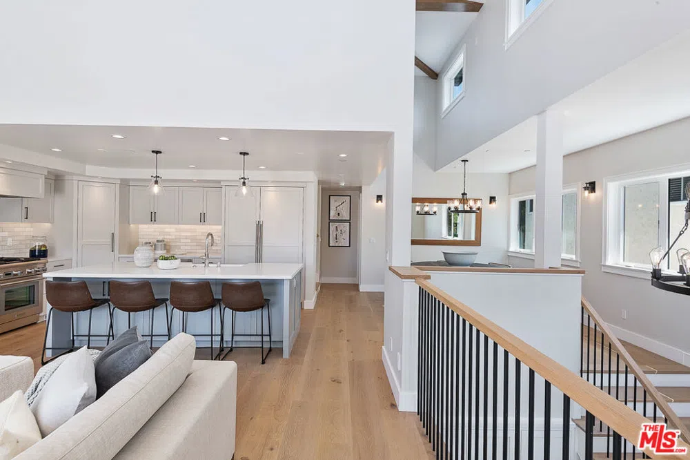 216 Camino Real Redondo Beach, CA 90277
