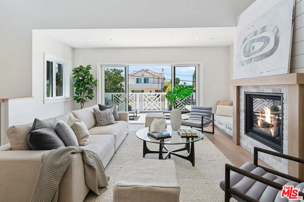 216 Camino Real Redondo Beach, CA 90277