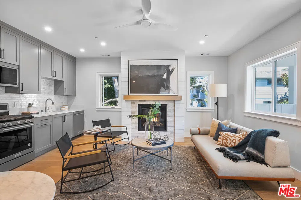 216 Camino Real Redondo Beach, CA 90277