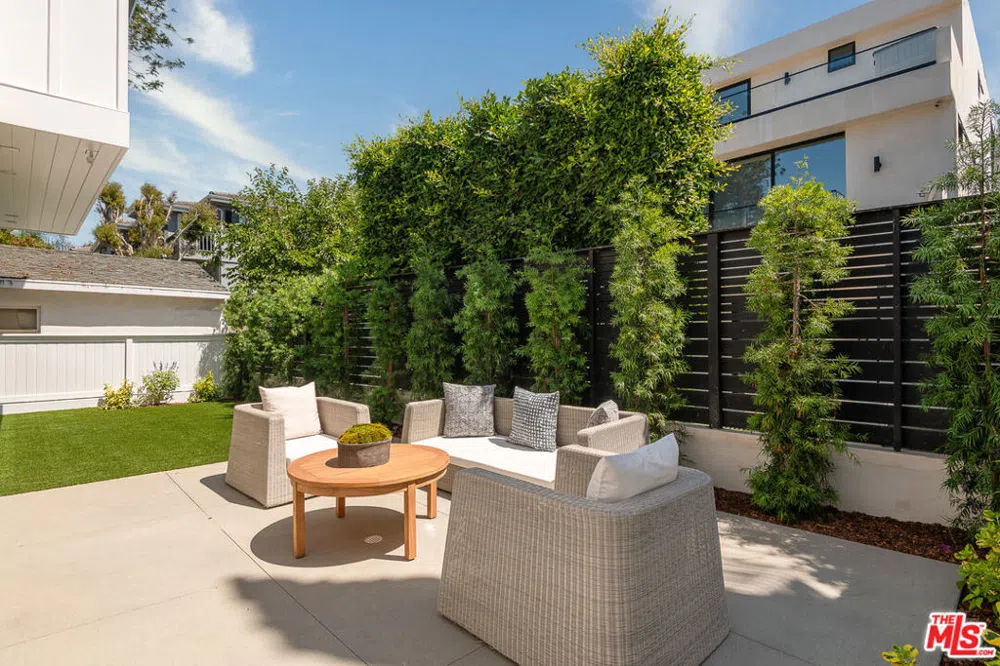 216 Camino Real Redondo Beach, CA 90277