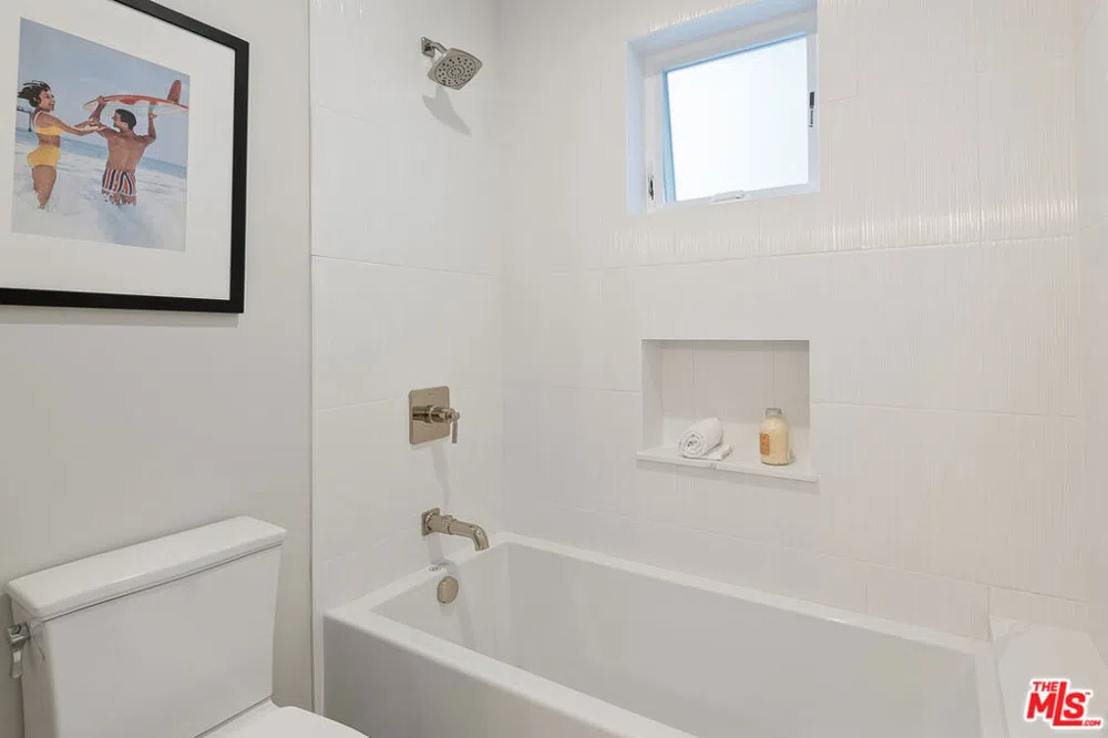 216 Camino Real Redondo Beach, CA 90277