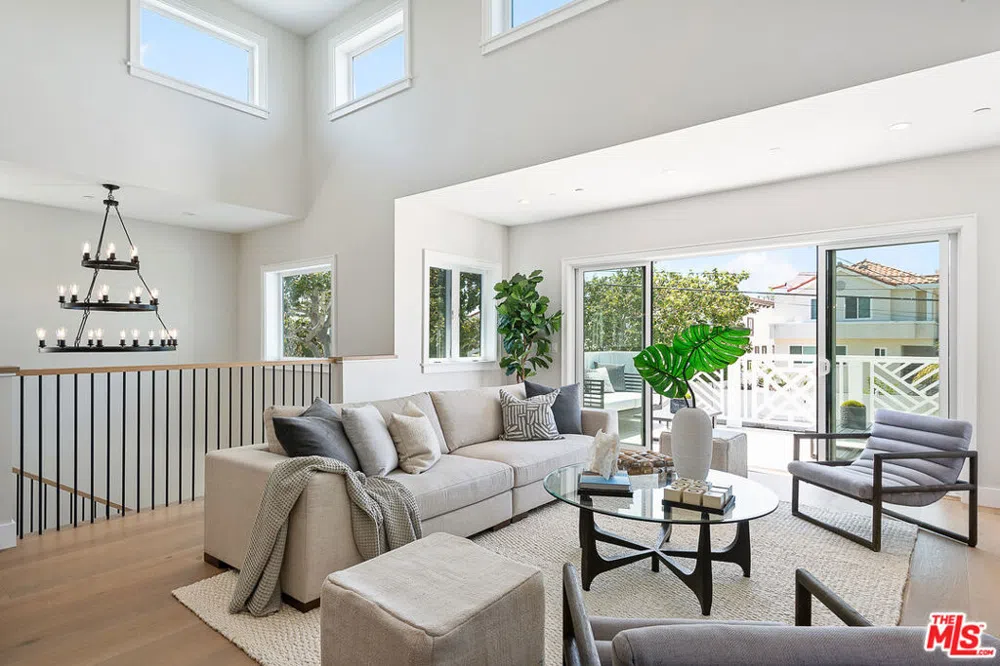 216 Camino Real Redondo Beach, CA 90277