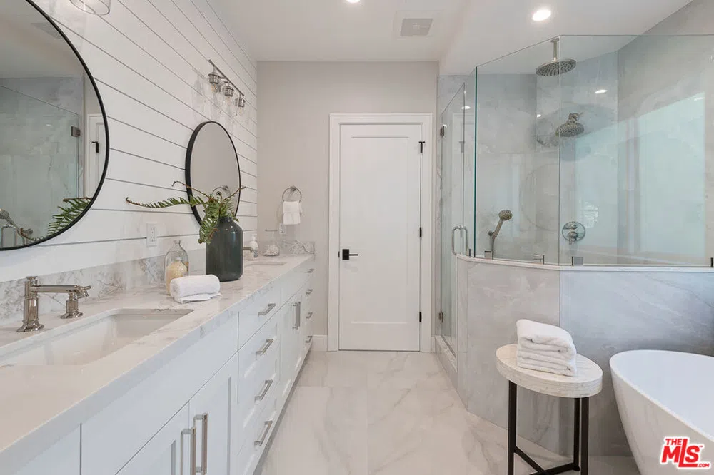 216 Camino Real Redondo Beach, CA 90277