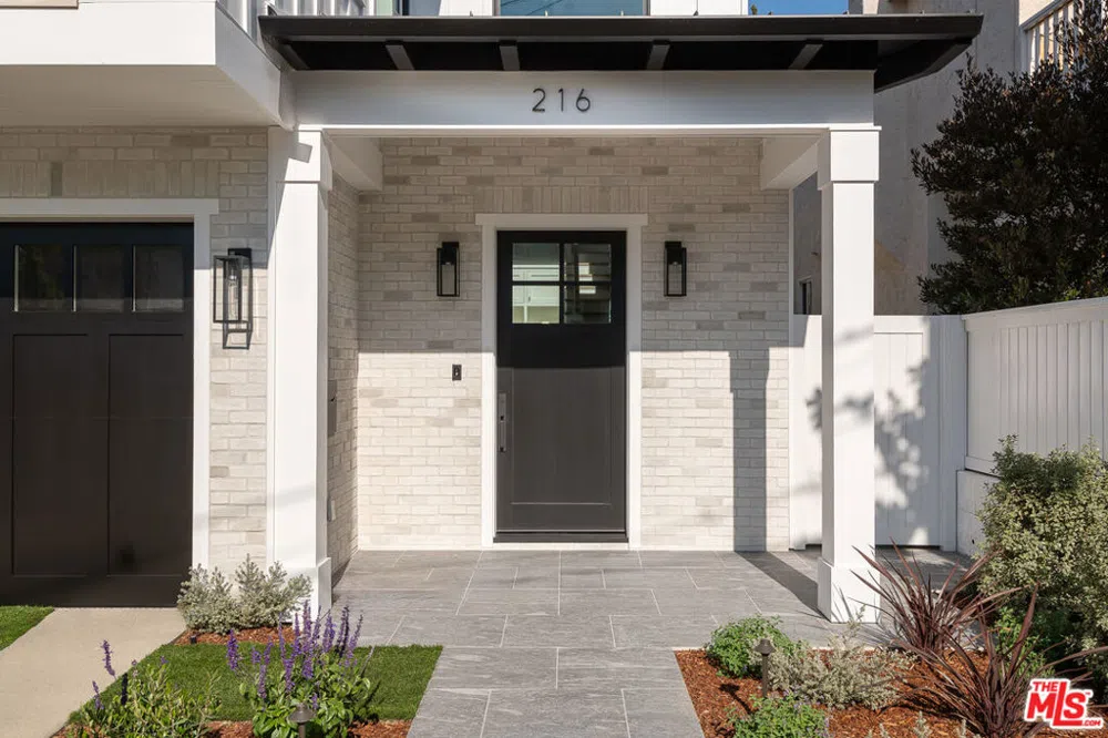 216 Camino Real Redondo Beach, CA 90277