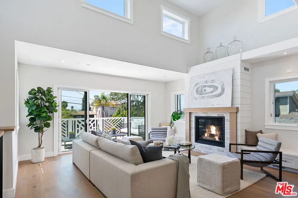 216 Camino Real Redondo Beach, CA 90277