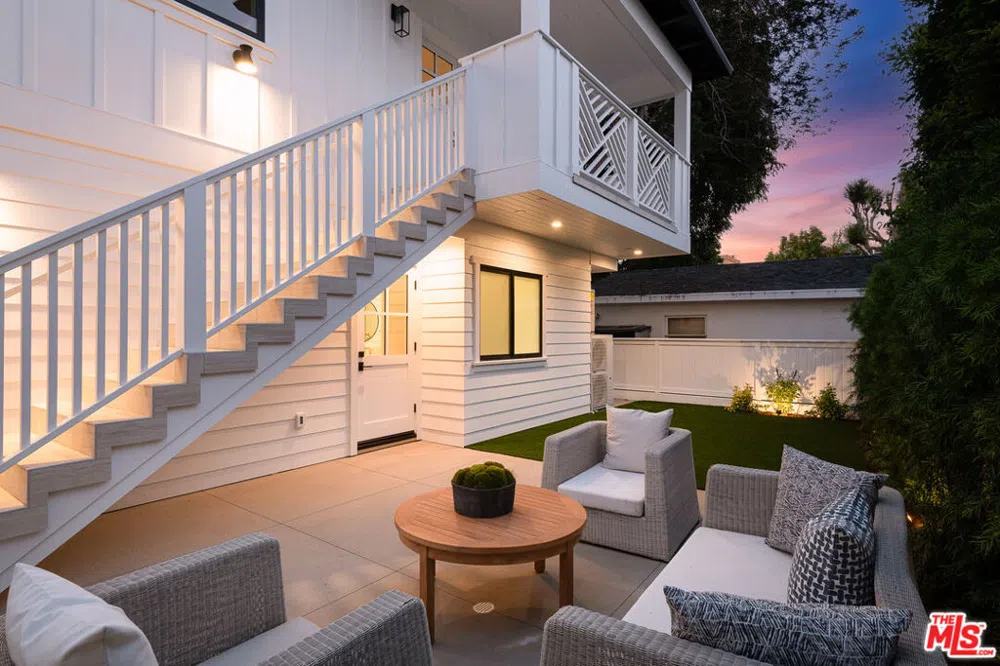 216 Camino Real Redondo Beach, CA 90277