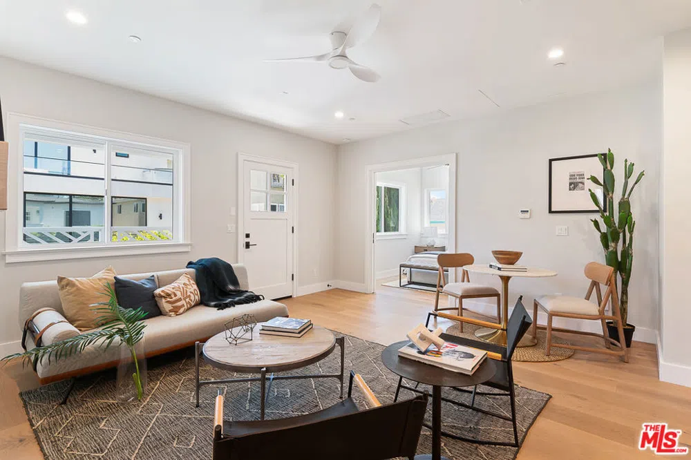 216 Camino Real Redondo Beach, CA 90277