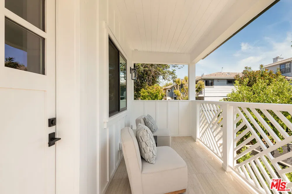 216 Camino Real Redondo Beach, CA 90277