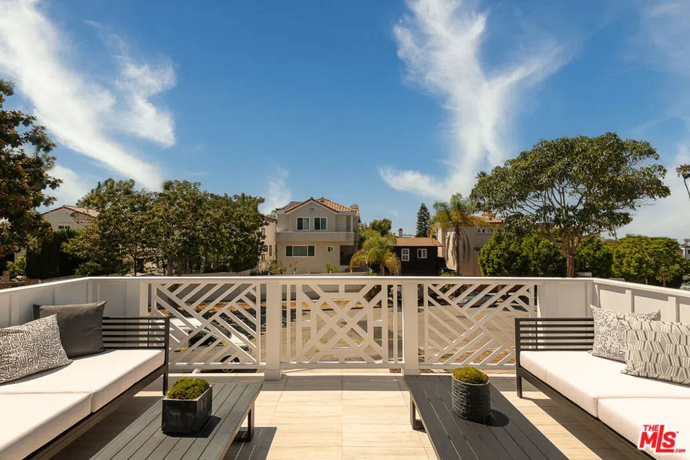216 Camino Real Redondo Beach, CA 90277