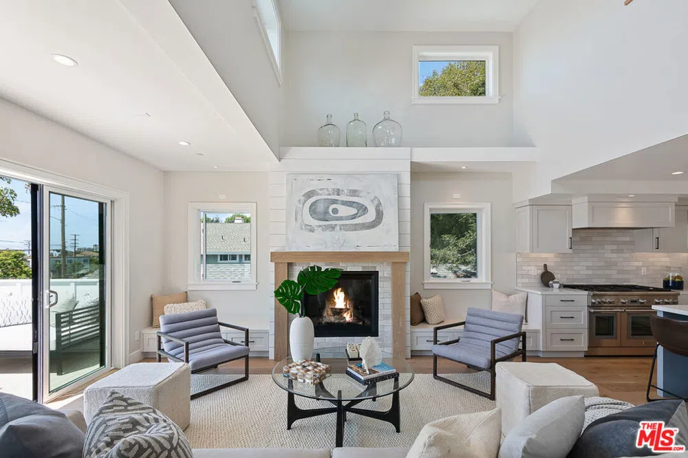 216 Camino Real Redondo Beach, CA 90277