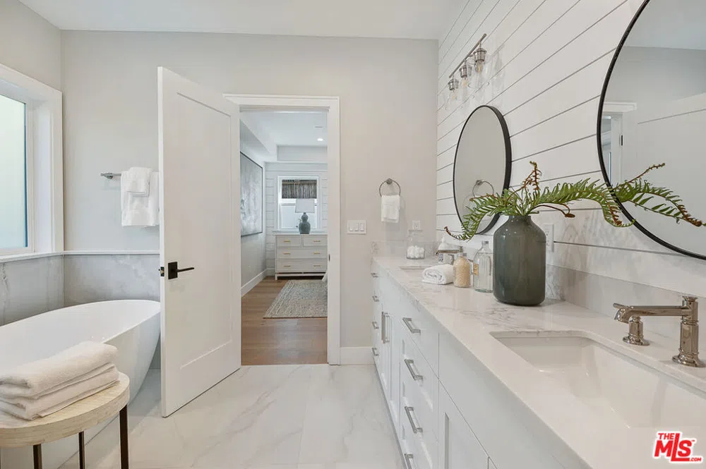 216 Camino Real Redondo Beach, CA 90277