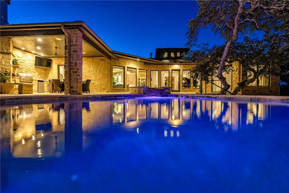 2100 Ruffian Heights Lane Spicewood, TX 78669
