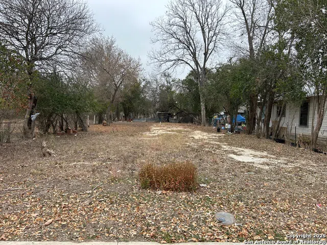 1510 12TH ST Hondo, TX 78861