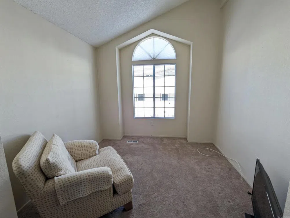 5438 Don Luis Drive Carlsbad, CA 92010