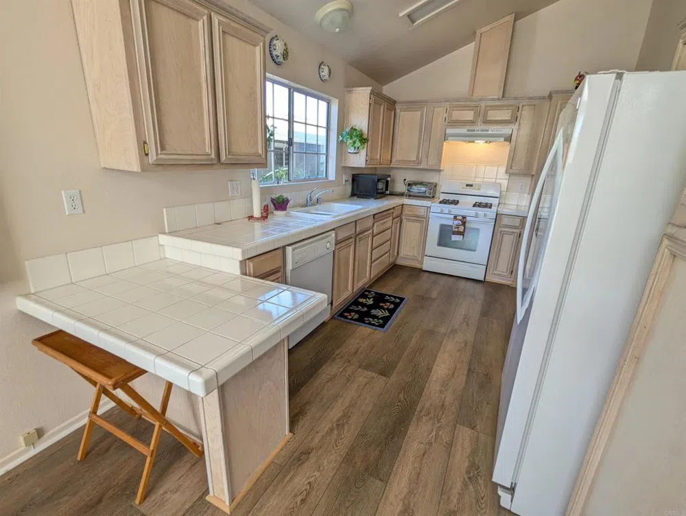 5438 Don Luis Drive Carlsbad, CA 92010