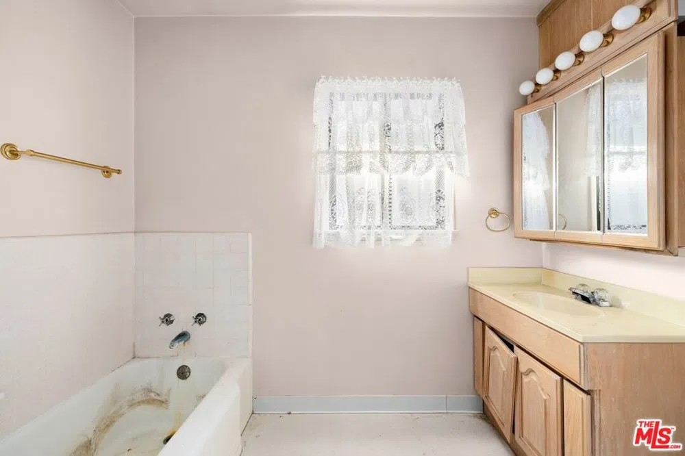 638 W Acacia Avenue El Segundo, CA 90245