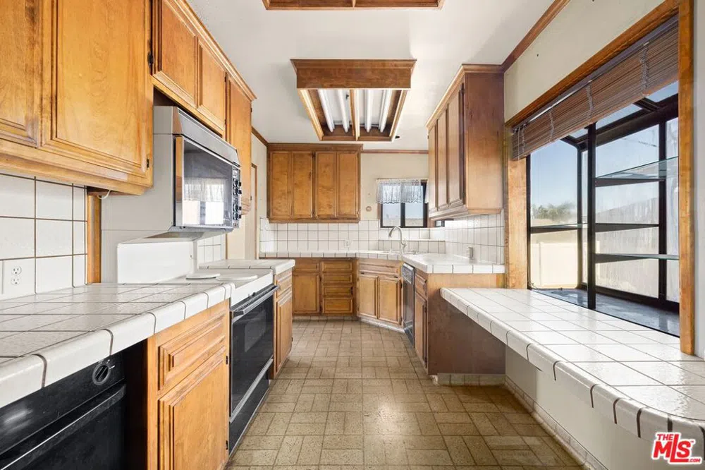 638 W Acacia Avenue El Segundo, CA 90245
