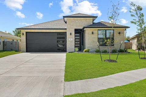 500 Lavaca Loop