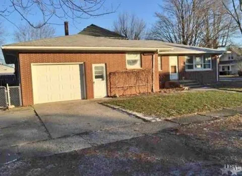 111 Oak St.