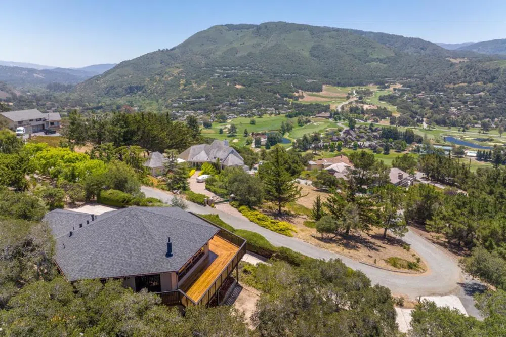 27590 Mooncrest Drive