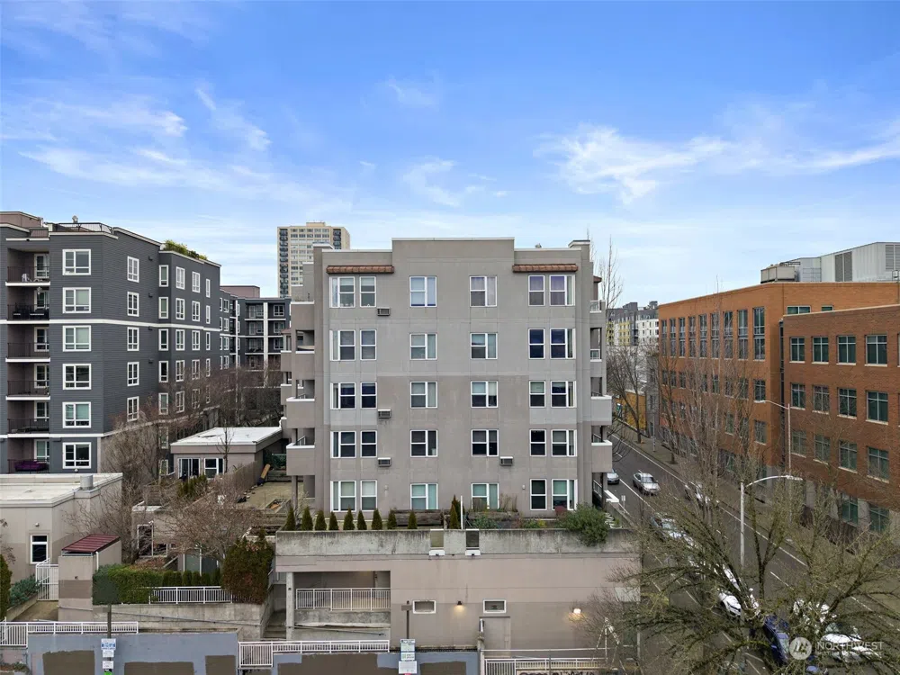 4343 Roosevelt Way NE #203