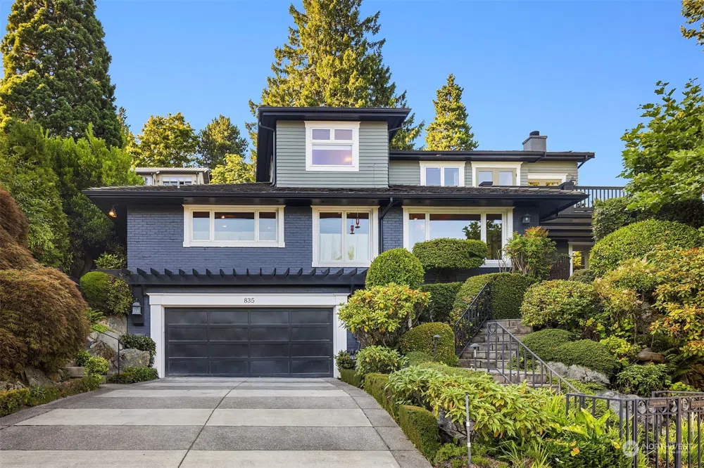 835 Hillside Drive E