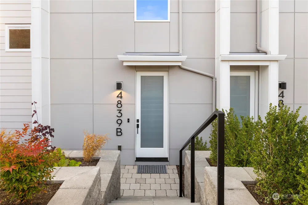 4839 B 42nd Avenue SW