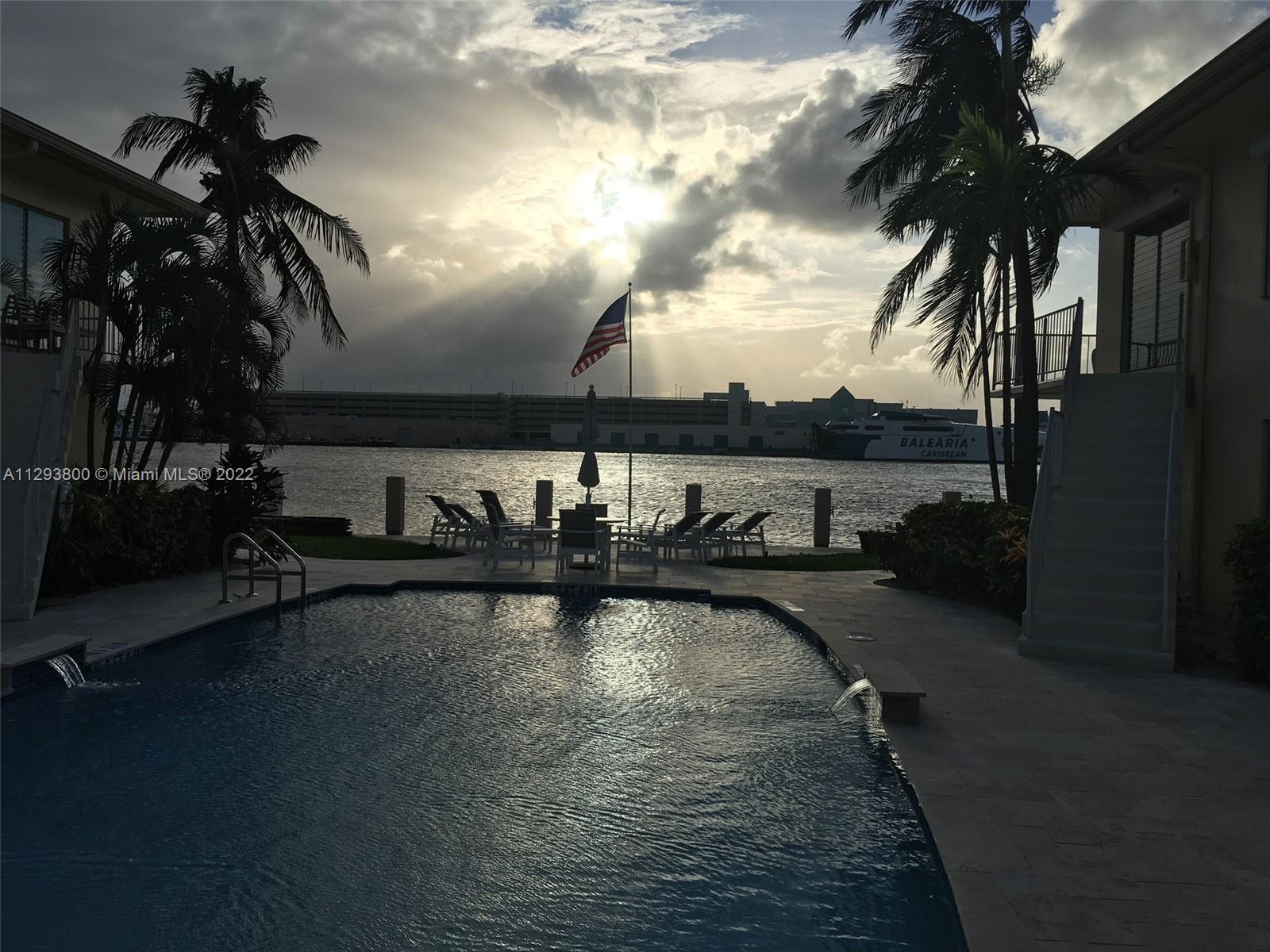 1775 Harbourview Dr #15