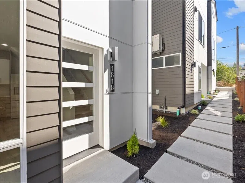 1818 24th Avenue S Seattle, WA 98144