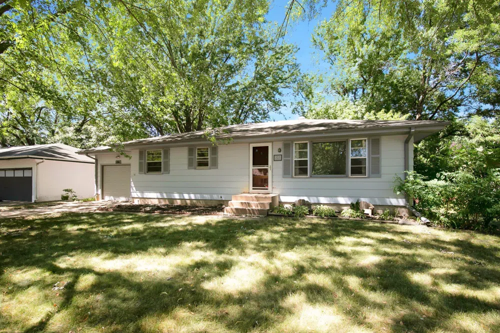 651 Janesville Street NE