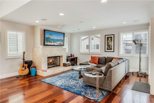 25 8th Court Hermosa Beach, CA 90254
