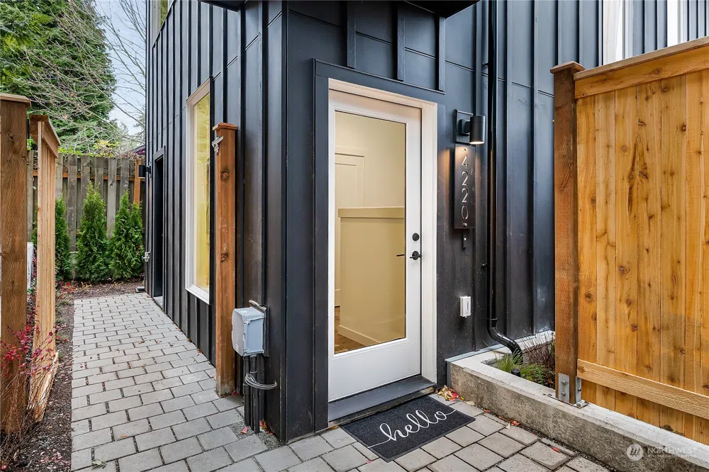 4220 Latona Avenue NE