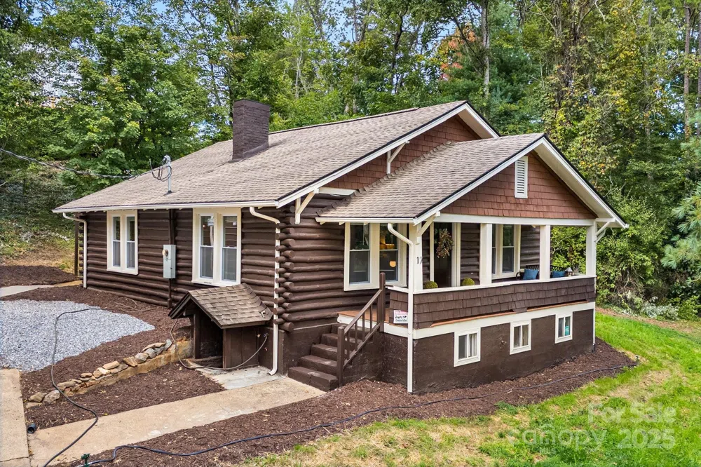 17 Eastview Circle Asheville, NC 28806