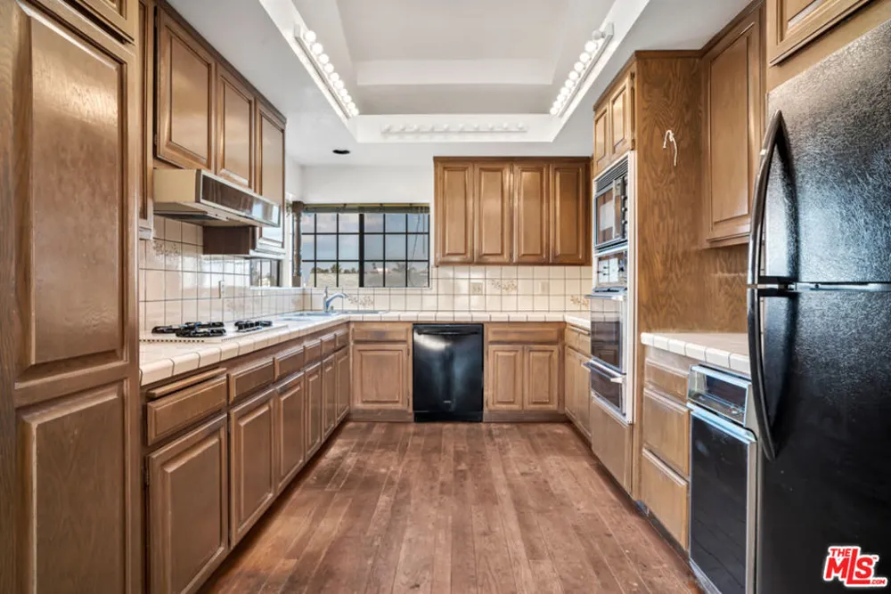 411 S Broadway #B Redondo Beach, CA 90277
