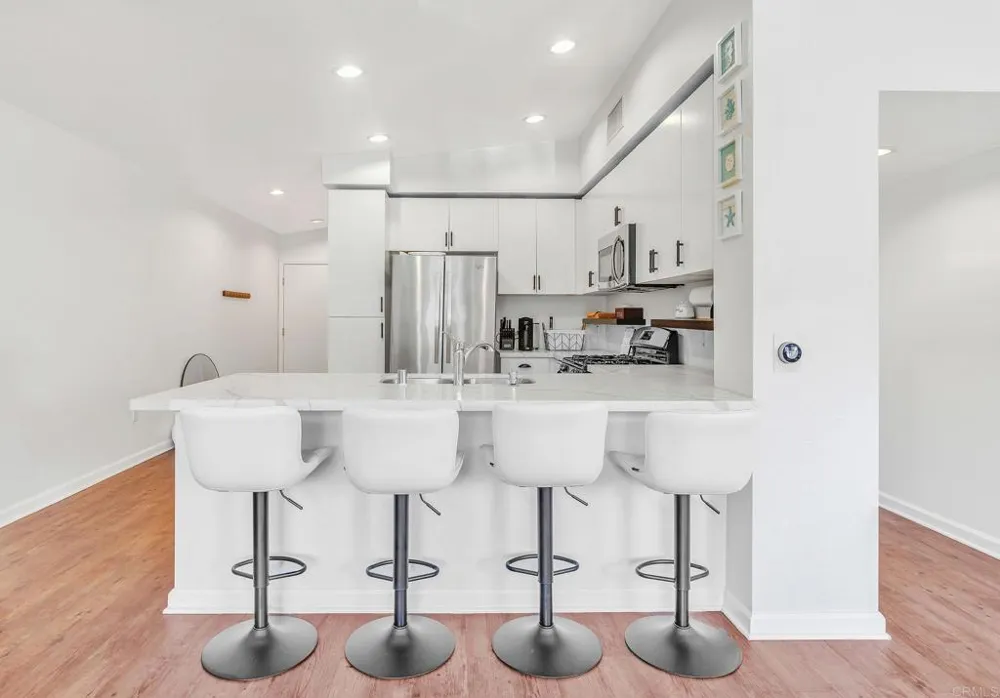 687 S Coast Highway 101 #302 Encinitas, CA 92024