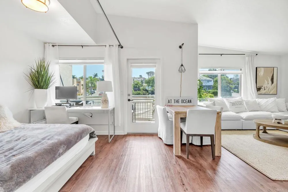 687 S Coast Highway 101 #302 Encinitas, CA 92024