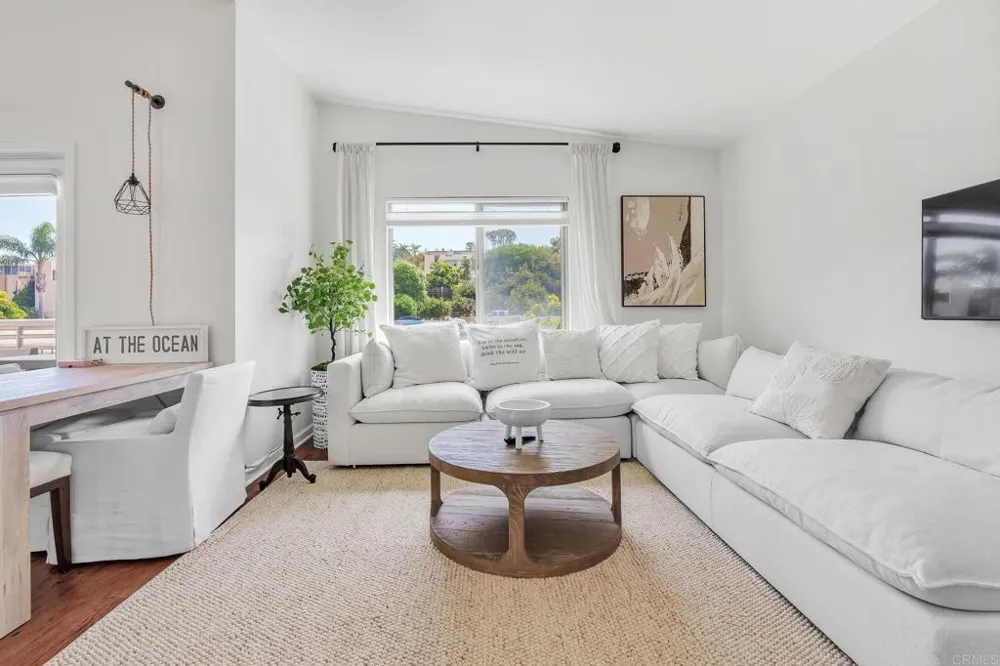 687 S Coast Highway 101 #302 Encinitas, CA 92024