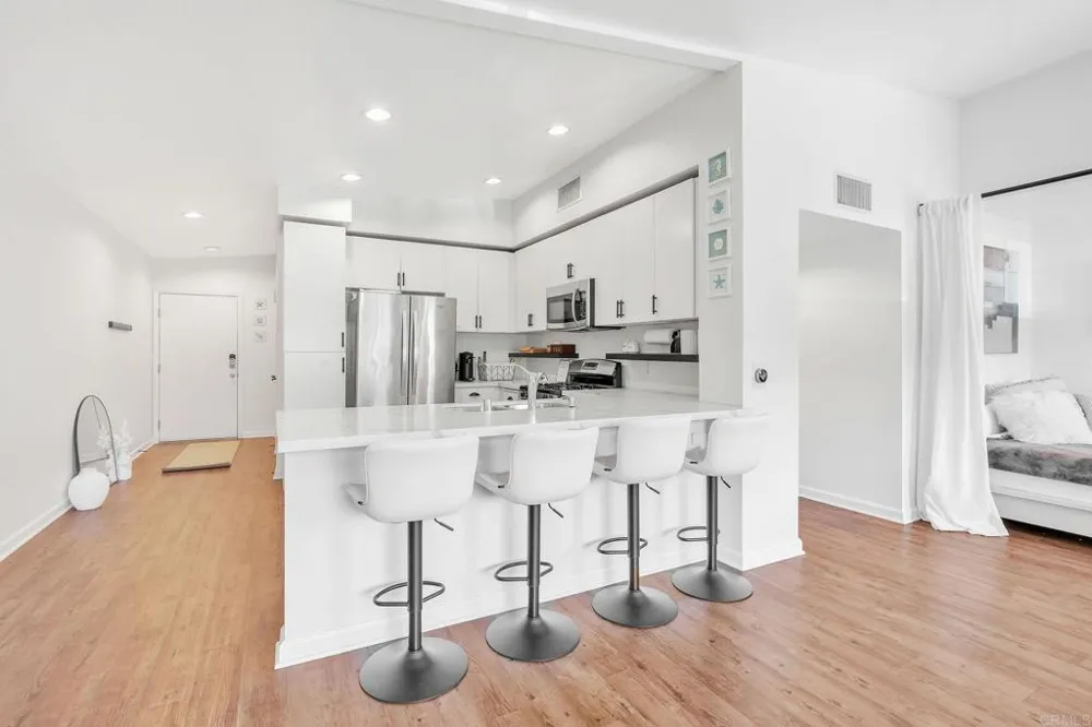 687 S Coast Highway 101 #302 Encinitas, CA 92024
