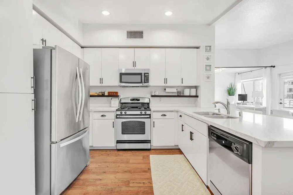 687 S Coast Highway 101 #302 Encinitas, CA 92024