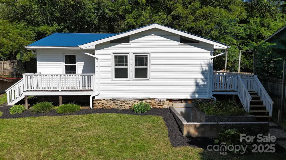 9 Snyder Drive Asheville, NC 28804